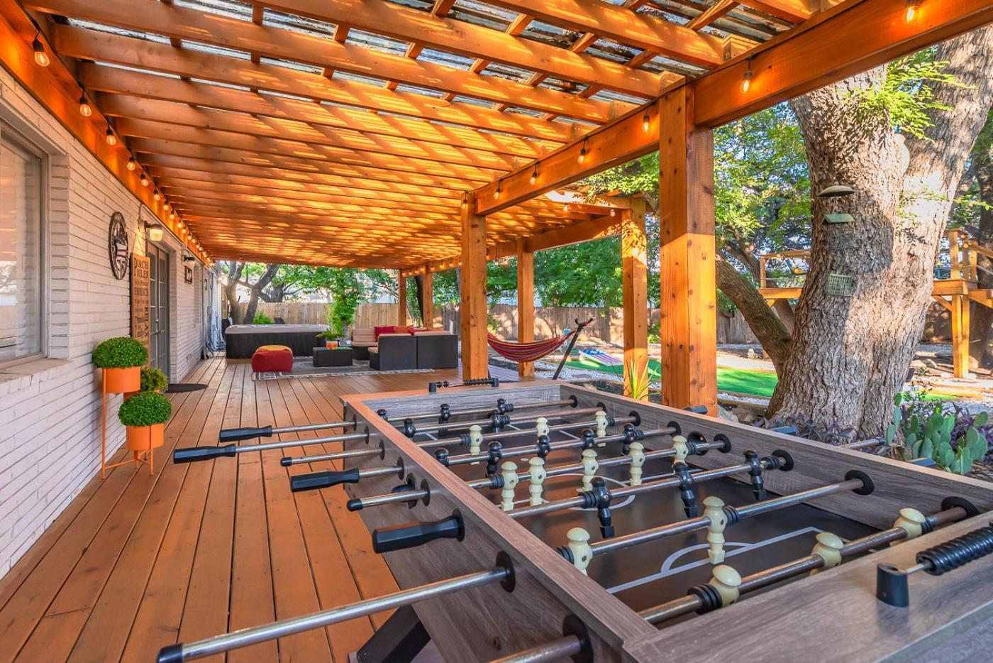 Luxurious Home With Hot Tub & Tree Deck By 6Flags San Antonio Buitenkant foto