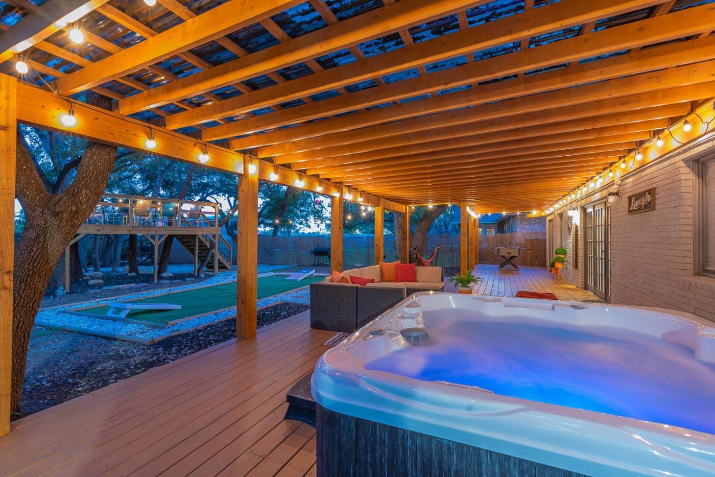 Luxurious Home With Hot Tub & Tree Deck By 6Flags San Antonio Buitenkant foto