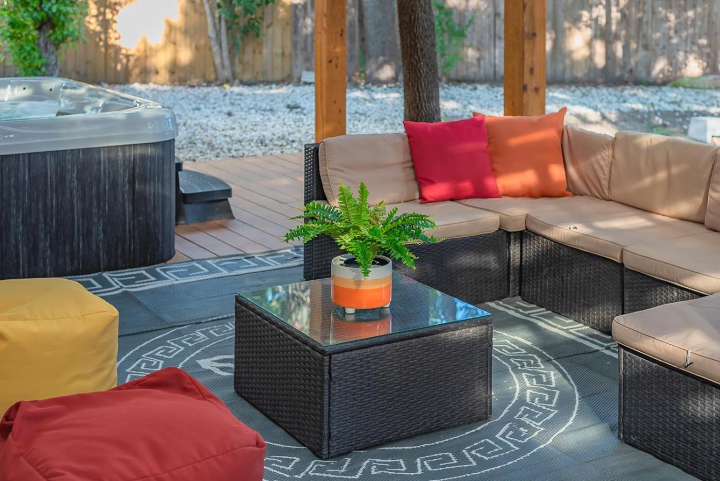 Luxurious Home With Hot Tub & Tree Deck By 6Flags San Antonio Buitenkant foto