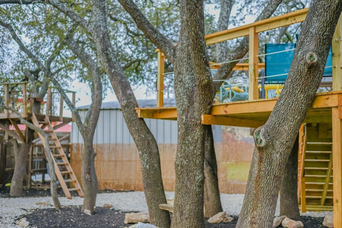 Luxurious Home With Hot Tub & Tree Deck By 6Flags San Antonio Buitenkant foto