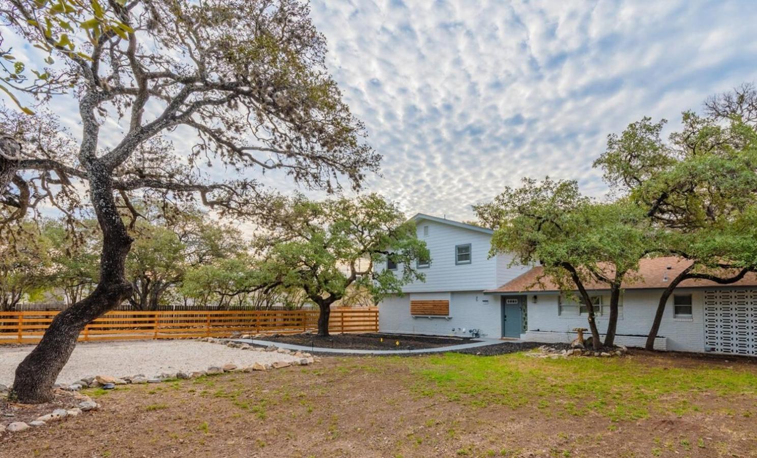 Luxurious Home With Hot Tub & Tree Deck By 6Flags San Antonio Buitenkant foto